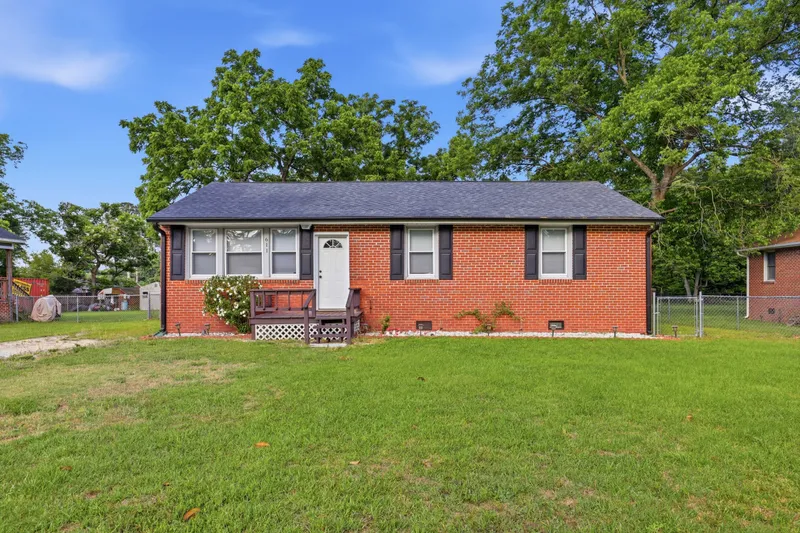 611 Forest Knolls Road, Goldsboro